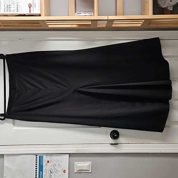 JS COLLECTIONS PETITE BLACK SATIN FULL LENGTH SKIRT 14P - Picture 2 of 5